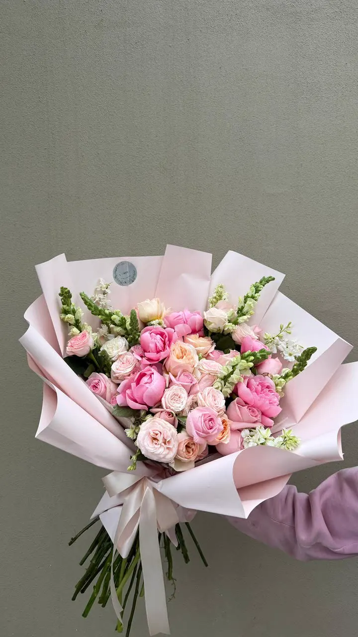 Ramo en tonos durazno con gerberas y orquídea